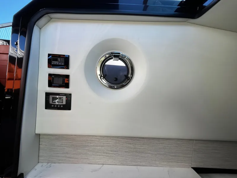 Slide: The Image of Cruisers Yachts 34 GLS 2022 - 36