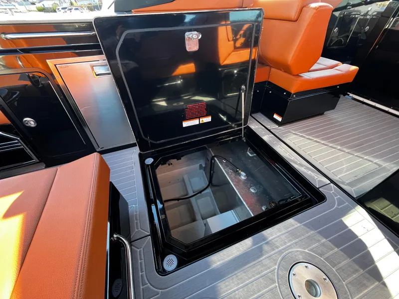 Slide: The Image of Cruisers Yachts 34 GLS 2022 - 46