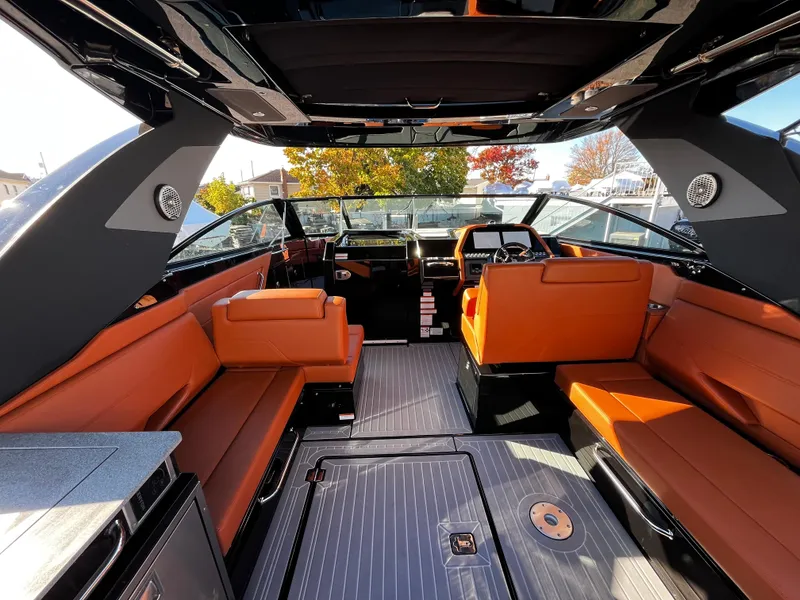 Slide: The Image of Cruisers Yachts 34 GLS 2022 - 5