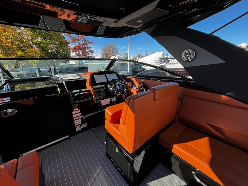 Slide: The Image of Cruisers Yachts 34 GLS 2022 - 9