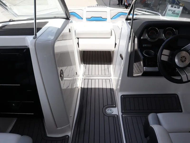 Slide: The Image of Yamaha 242X 2017 - 15