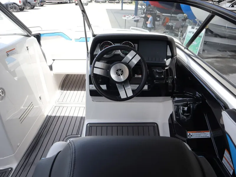 Slide: The Image of Yamaha 242X 2017 - 16