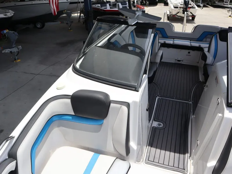 Slide: The Image of Yamaha 242X 2017 - 22