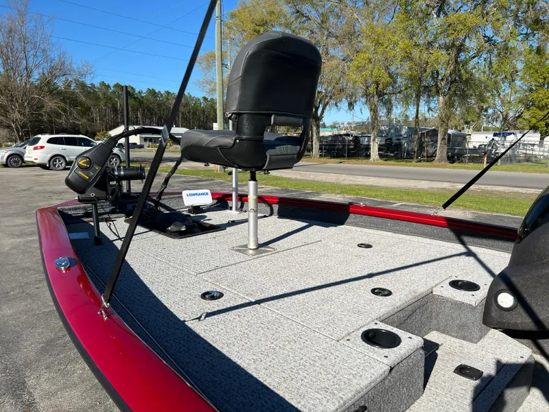 Slide: The Image of 2022 Bass Tracker Pro Team 175 boat with fishing seat and trolling motor. - 11