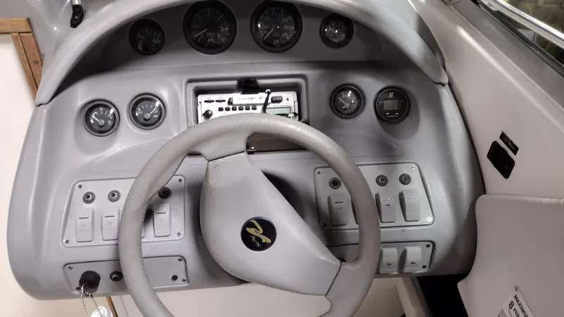 Slide: The Image of Sea Ray 240 Signature 1994 - 10