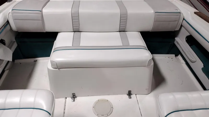 Slide: The Image of Sea Ray 240 Signature 1994 - 11