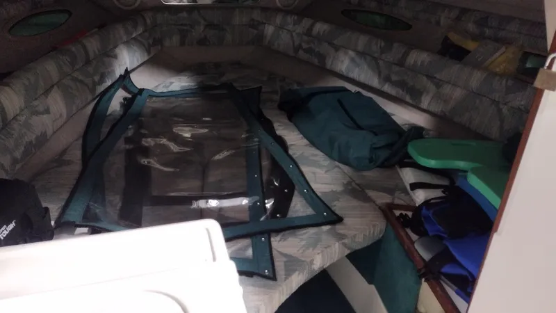 Slide: The Image of Sea Ray 240 Signature 1994 - 14