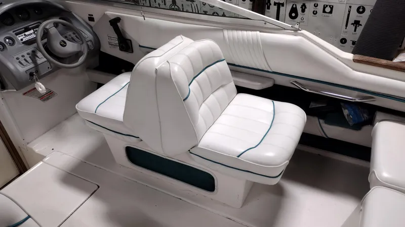 Slide: The Image of Sea Ray 240 Signature 1994 - 16