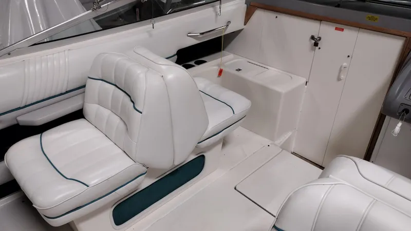 Slide: The Image of Sea Ray 240 Signature 1994 - 18