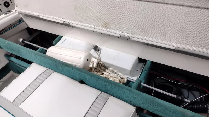 Slide: The Image of Sea Ray 240 Signature 1994 - 21