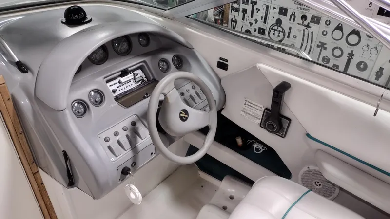 Slide: The Image of Sea Ray 240 Signature 1994 - 9