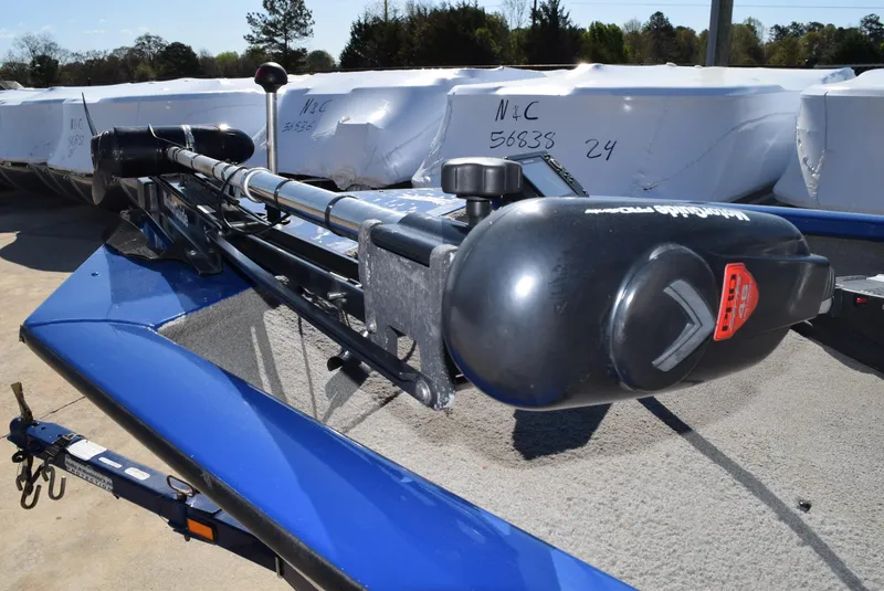 Slide: The Image of 2006 Tracker Pro Team 175 TX boat with trolling motor on blue deck. - 9