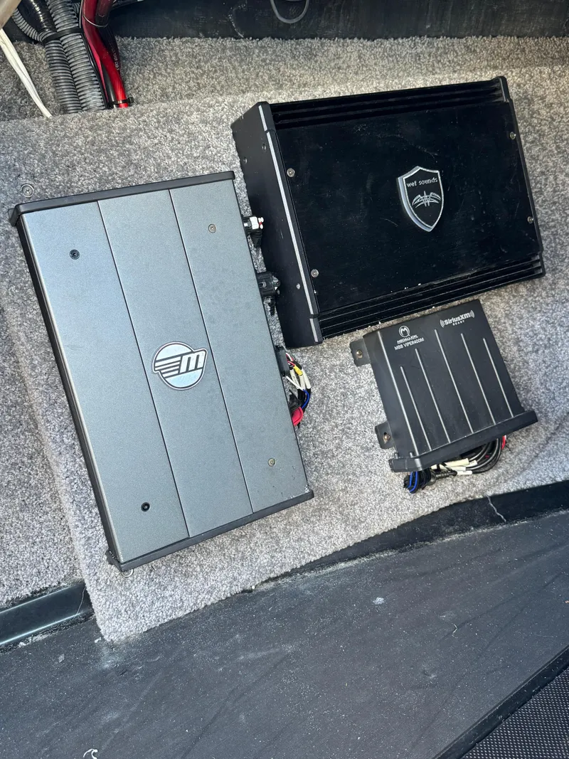 Slide: The Image of Audio equipment in a 2019 Malibu Wakesetter 23 LSV boat. - 25