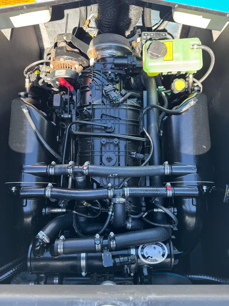Slide: The Image of Engine of 2019 Malibu Wakesetter 23 LSV boat, detailed view. - 27