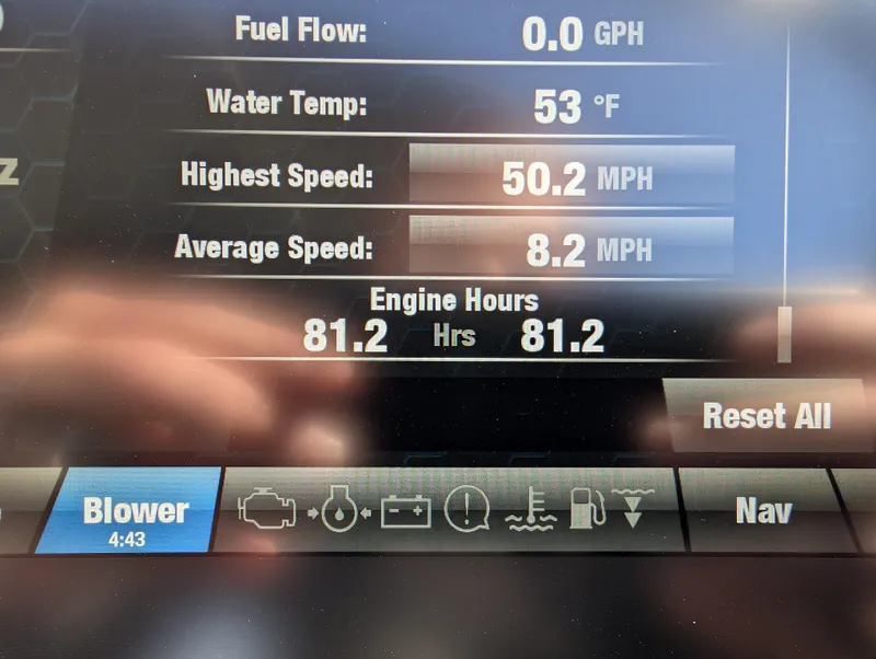 Slide: The Image of Display screen of 2019 Yamaha Boats 242 Limited S showing speed and engine hours. - 24