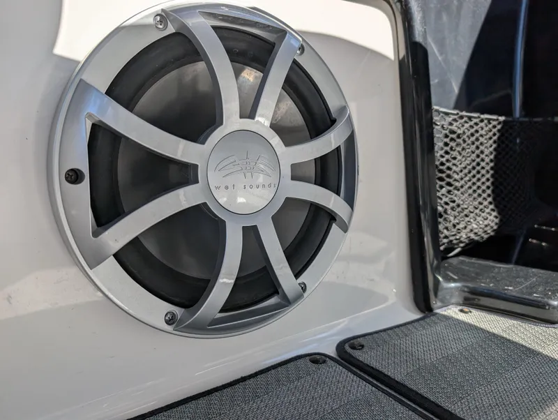 Slide: The Image of Speaker on 2019 Yamaha Boats 242 Limited S, showcasing marine audio system. - 27
