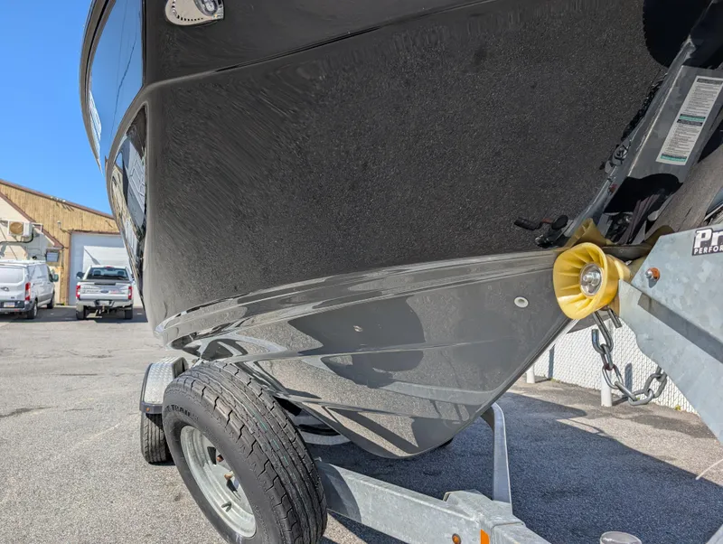 Slide: The Image of 2019 Yamaha Boats 242 Limited S on trailer, close-up of hull and wheel. - 7