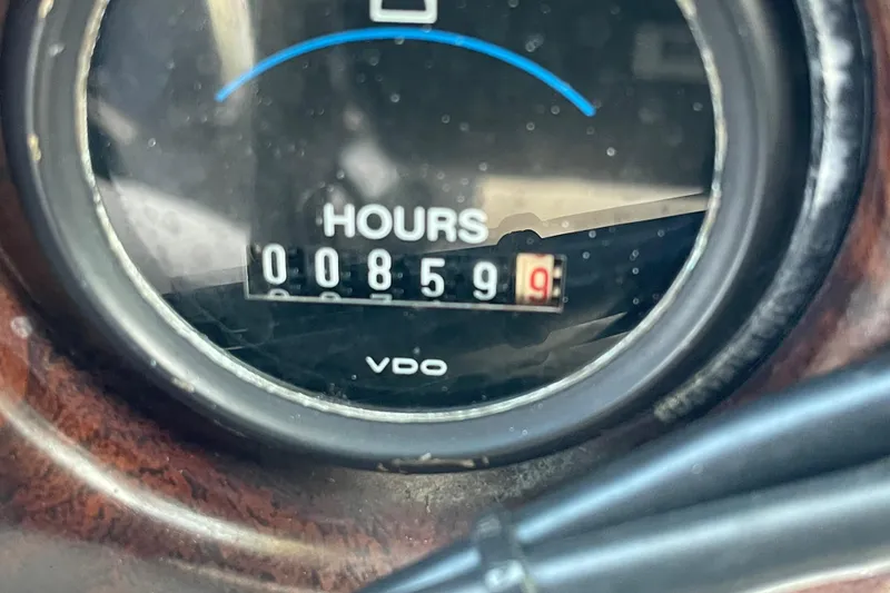 Slide: The Image of Hour meter showing 859.9 hours on a 2000 Hurricane SunDeck 237 OB boat. - 10