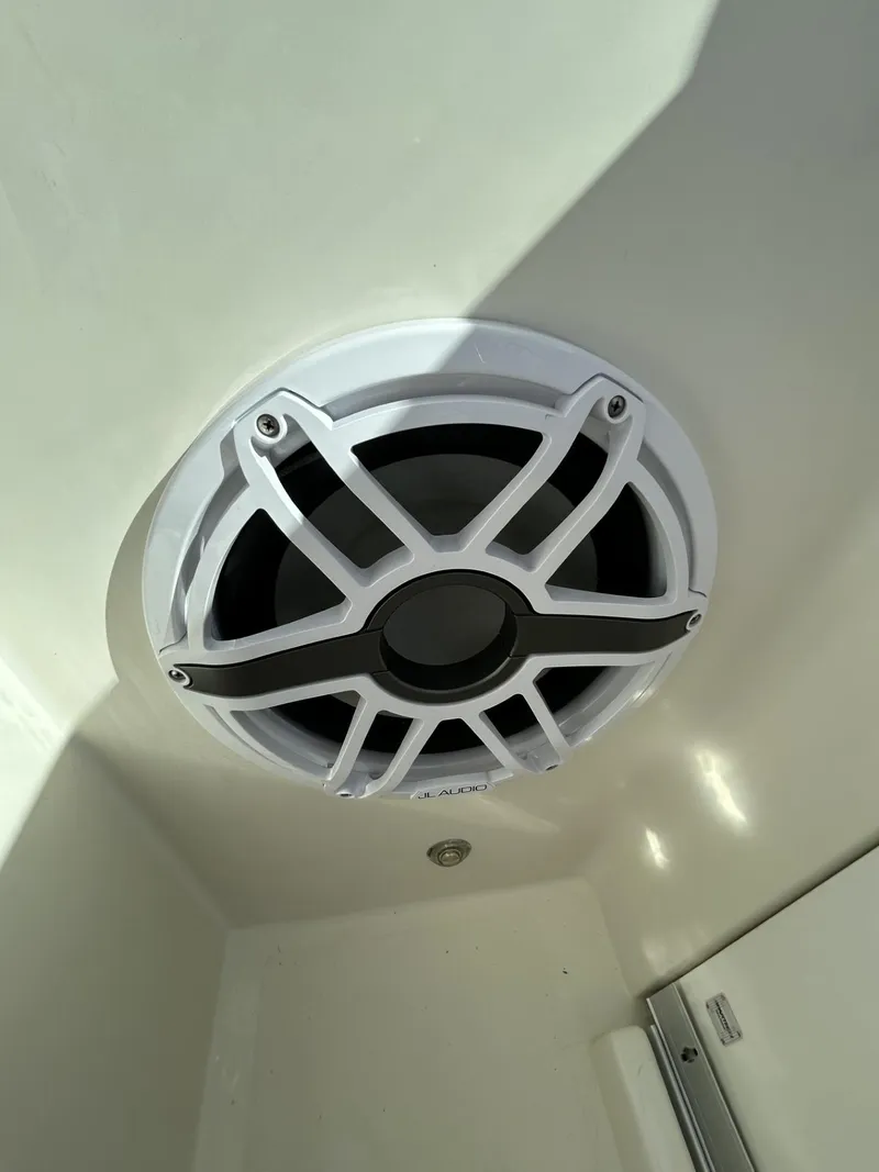 Slide: The Image of Speaker system on 2007 Hydra-Sports 2900 VX boat interior. - 22