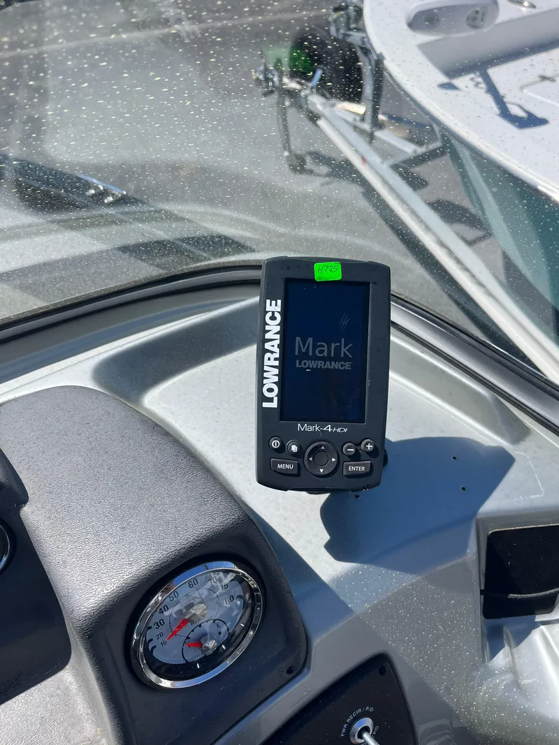 Slide: The Image of Lowrance fish finder on 2018 Tracker PRO GUIDE V165 WT boat dashboard. - 10