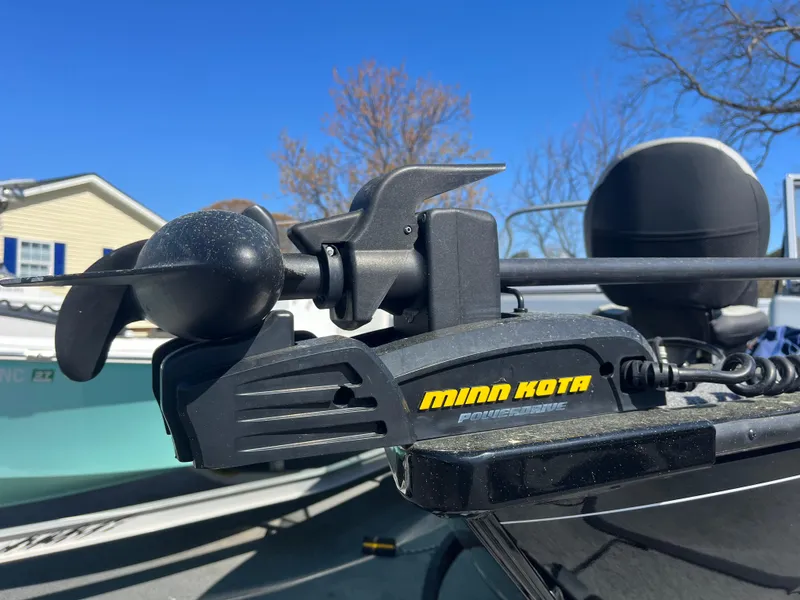 Slide: The Image of Minn Kota trolling motor on 2018 Tracker PRO GUIDE V165 WT boat. - 8