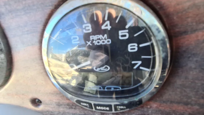 Slide: The Image of Tachometer of 2005 Sea Ray 200 Sundeck showing RPM x1000 readings. - 8