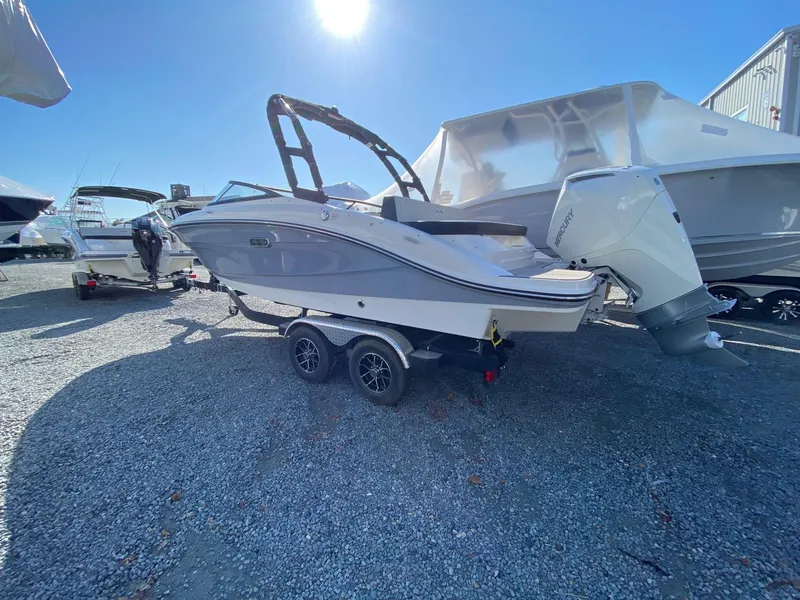 Slide: The Image of Sea Ray SPX 210 Outboard 2025 - 2