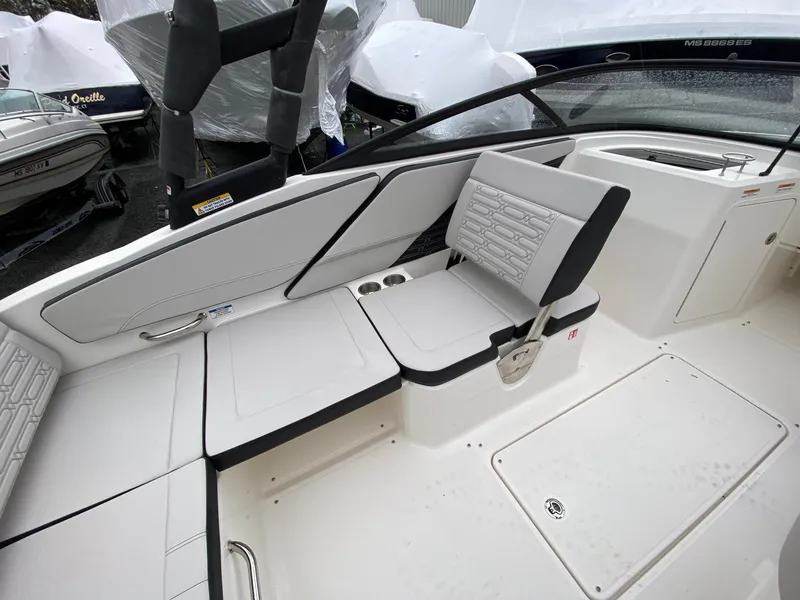 Slide: The Image of Sea Ray SPX 210 Outboard 2025 - 7