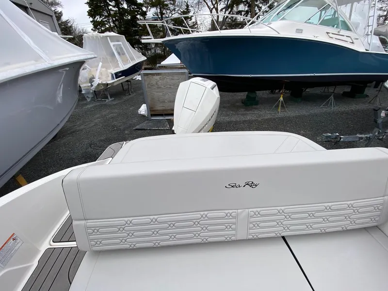 Slide: The Image of Sea Ray SPX 210 Outboard 2025 - 9