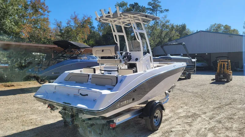 Slide: The Image of Yamaha 195 FSH Sport 2025 - 3