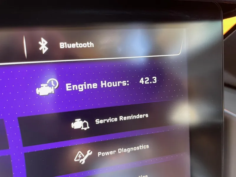 Slide: The Image of 2024 Nautique Super Air Nautique G25 Paragon display showing 42.3 engine hours. - 14