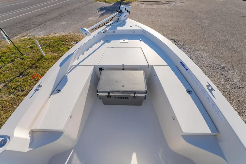 Slide: The Image of 2001 Pathfinder 2400-V boat deck with storage compartments and cooler. - 19