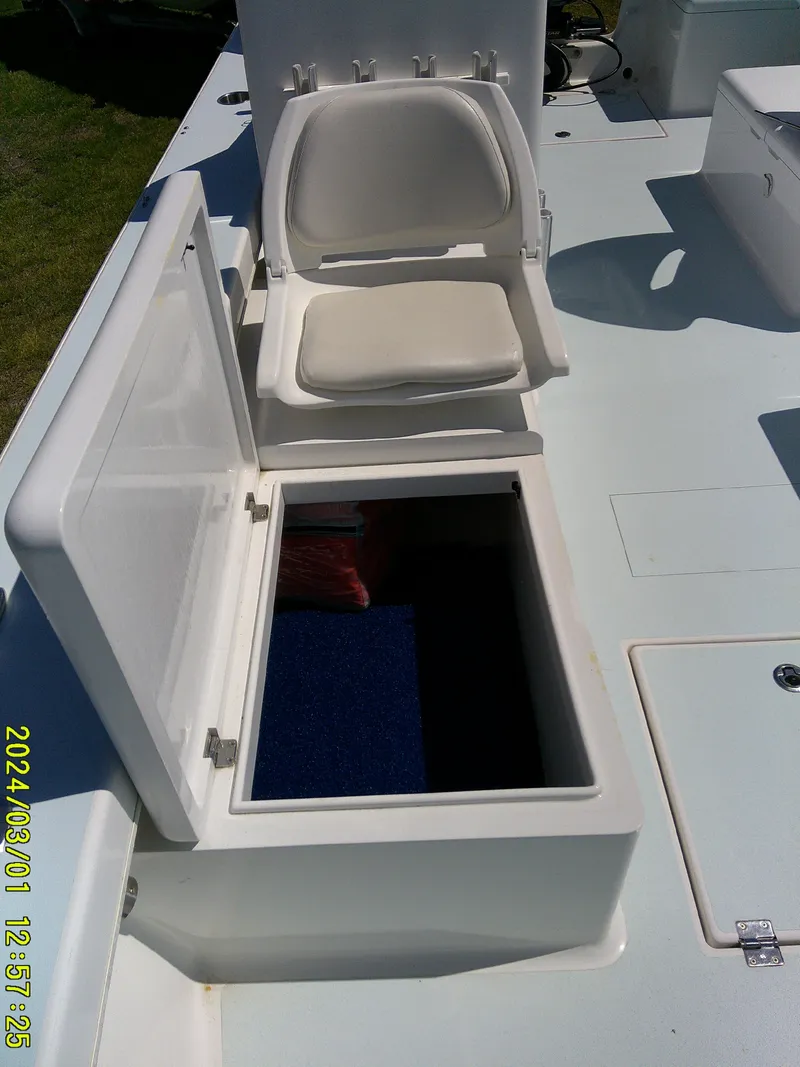 Slide: The Image of Southern Cross 23 boat seat with open storage compartment, 2020 model. - 27