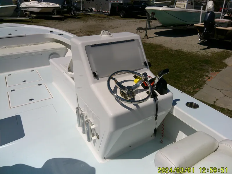 Slide: The Image of Steering console of a 2020 Southern Cross 23 boat, featuring a modern design. - 39