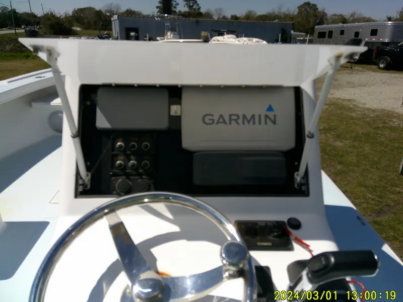 Slide: The Image of Steering console of 2020 Southern Cross 23 boat with Garmin navigation system. - 40