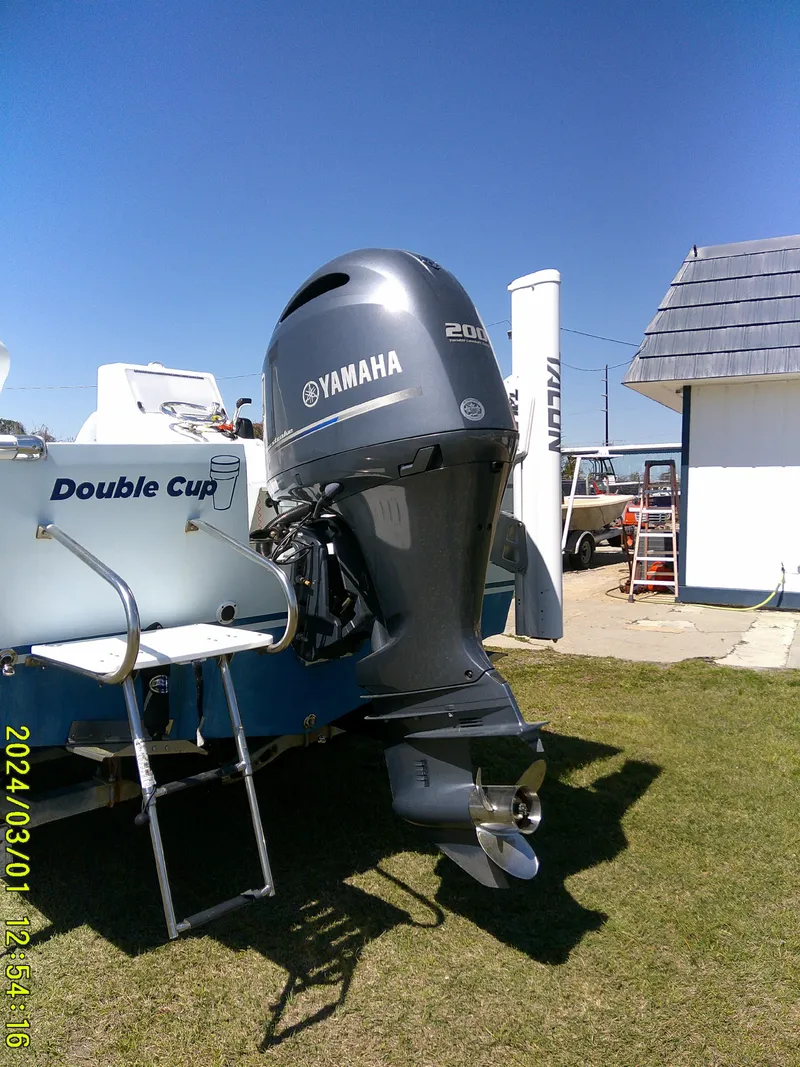 Slide: The Image of Southern Cross 23 boat with Yamaha 200 engine, docked outdoors, 2020 model. - 8