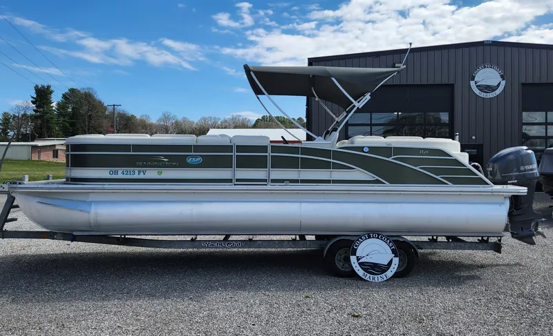 Slide: The Image of 2017 Bennington R5 2550 RCFS Saltwater Edition pontoon boat on trailer. - 0
