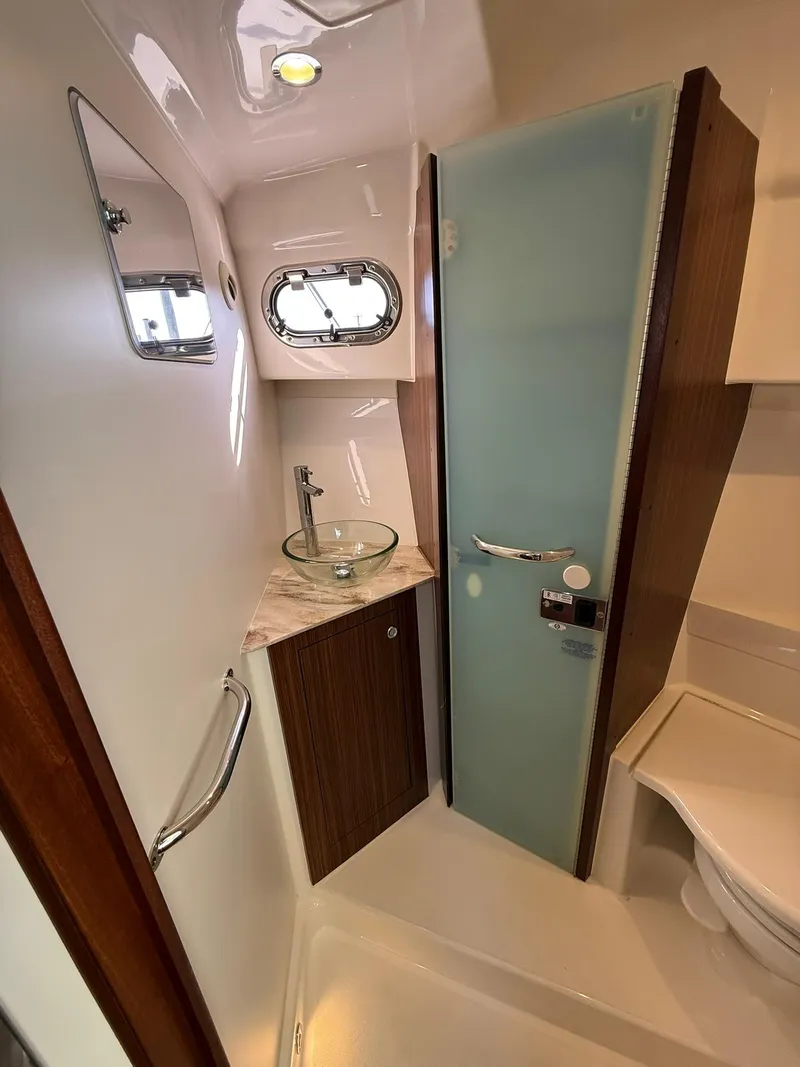 Slide: The Image of Boston Whaler 325 Conquest 2020 - 50