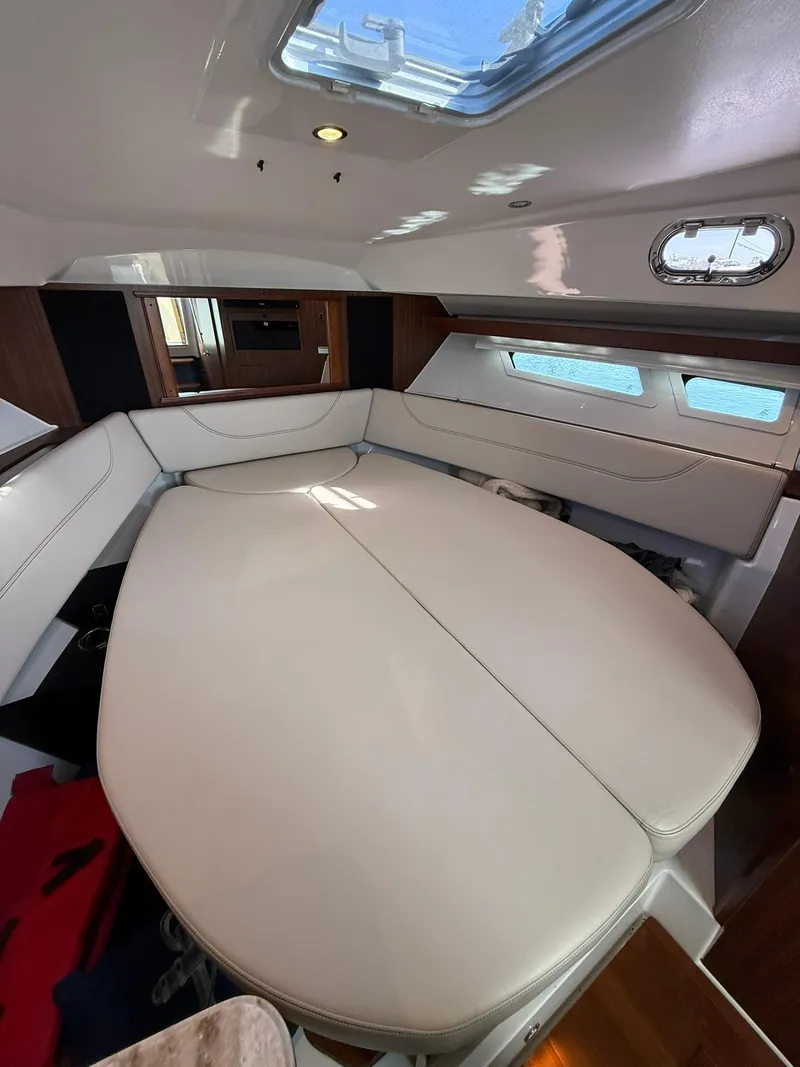 Slide: The Image of Boston Whaler 325 Conquest 2020 - 51