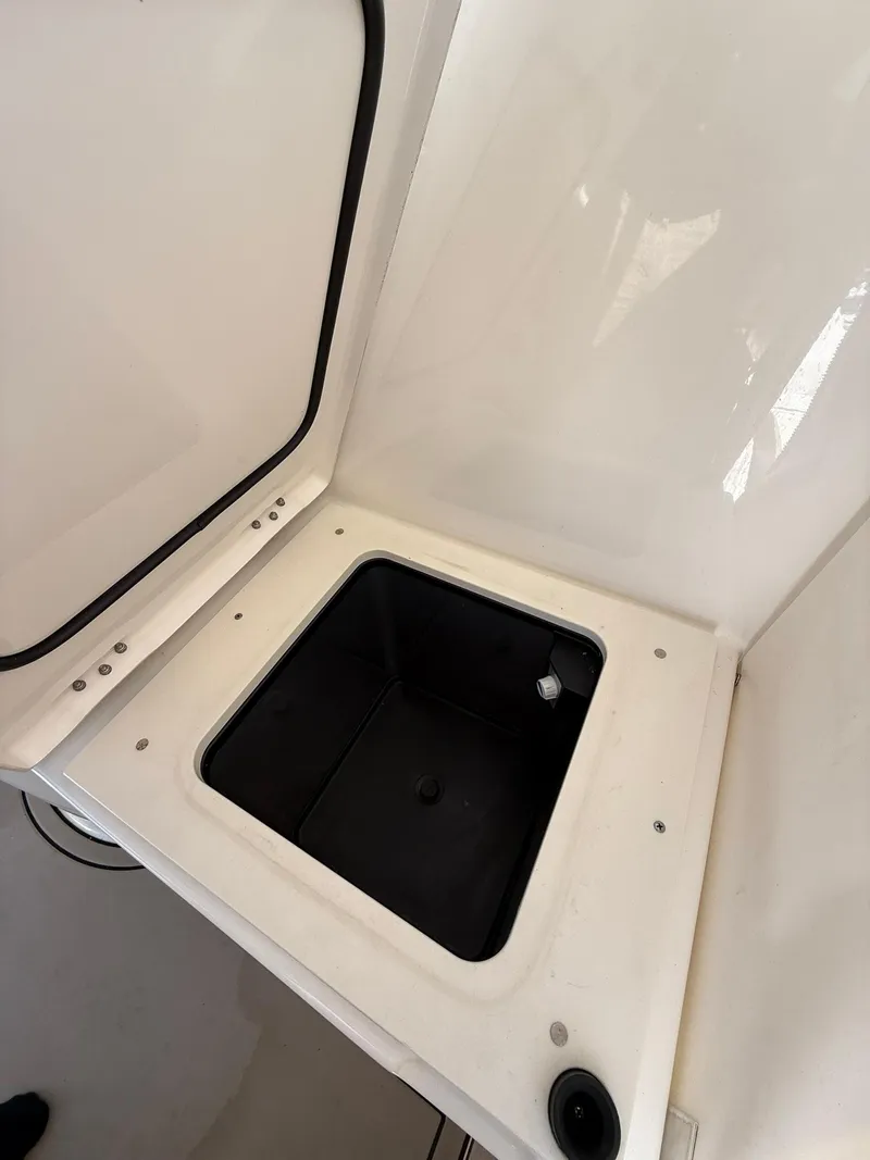 Slide: The Image of Boston Whaler 325 Conquest 2020 - 58