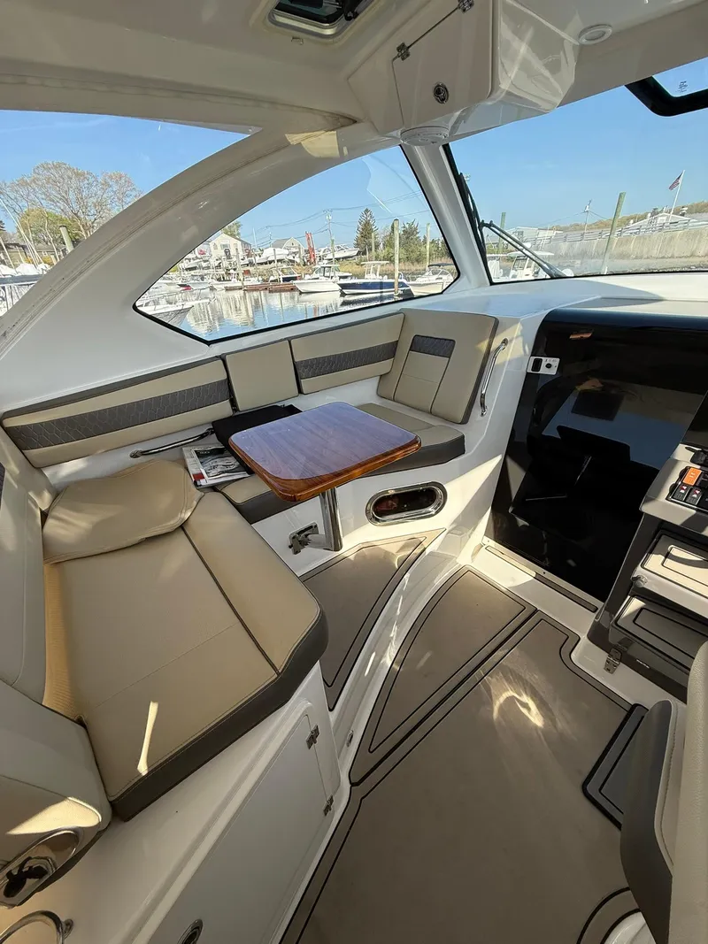 Slide: The Image of Boston Whaler 325 Conquest 2020 - 63