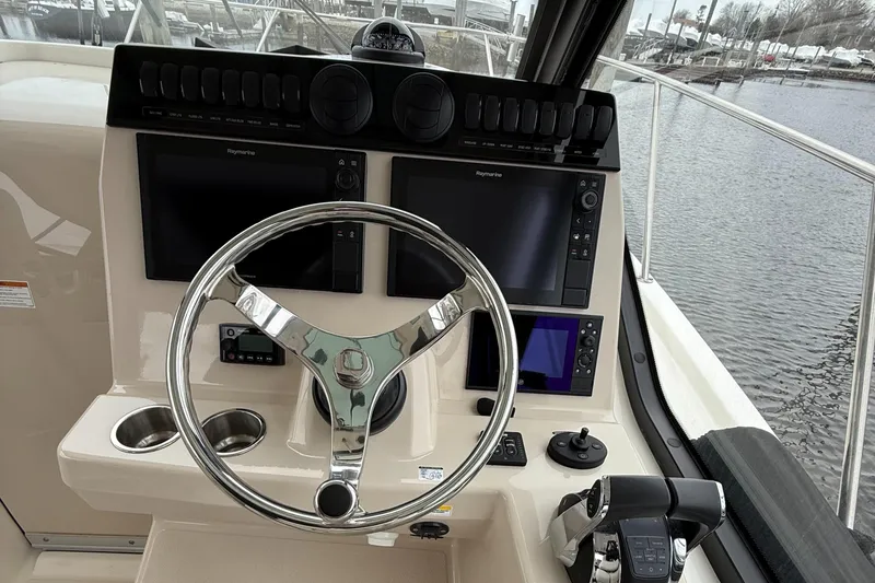 Slide: The Image of Boston Whaler 325 Conquest 2020 - 67