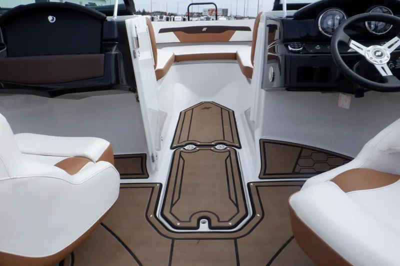 Slide: The Image of Four Winns HD200 2018 - 53