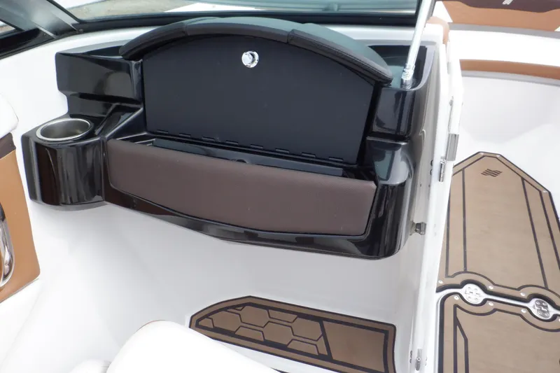 Slide: The Image of Four Winns HD200 2018 - 54