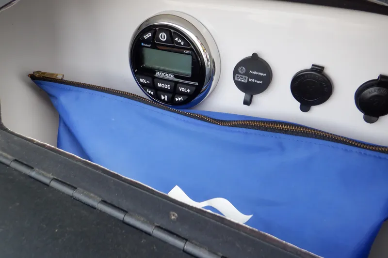 Slide: The Image of Four Winns HD200 2018 - 56