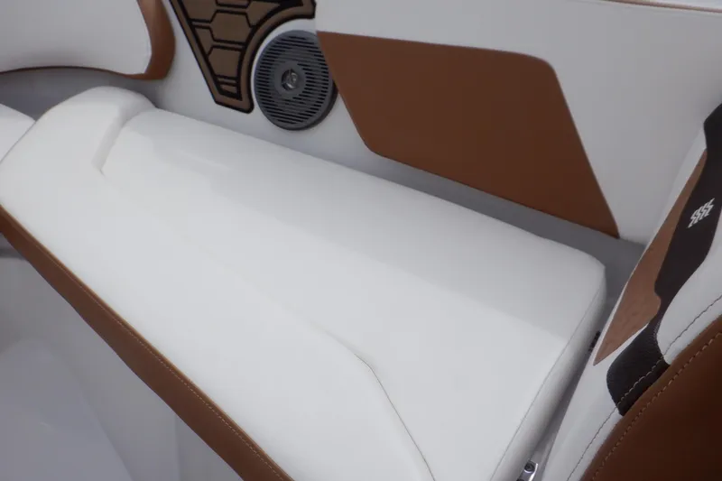 Slide: The Image of Four Winns HD200 2018 - 63