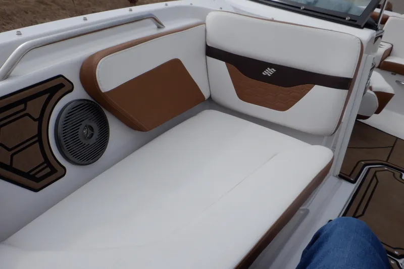 Slide: The Image of Four Winns HD200 2018 - 68