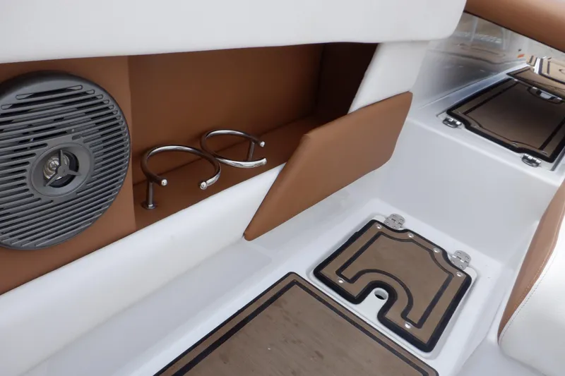 Slide: The Image of Four Winns HD200 2018 - 73