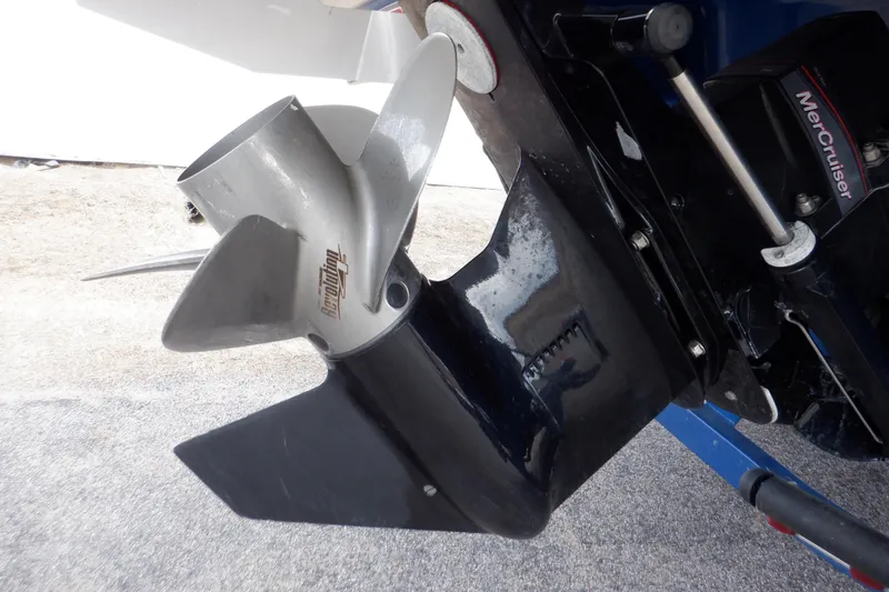 Slide: The Image of 2018 Four Winns HD200 boat propeller and engine detail. - 9