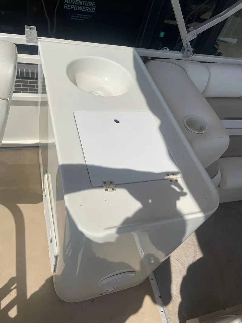 Slide: The Image of Bentley Pontoons 204 FISH 2006 - 11